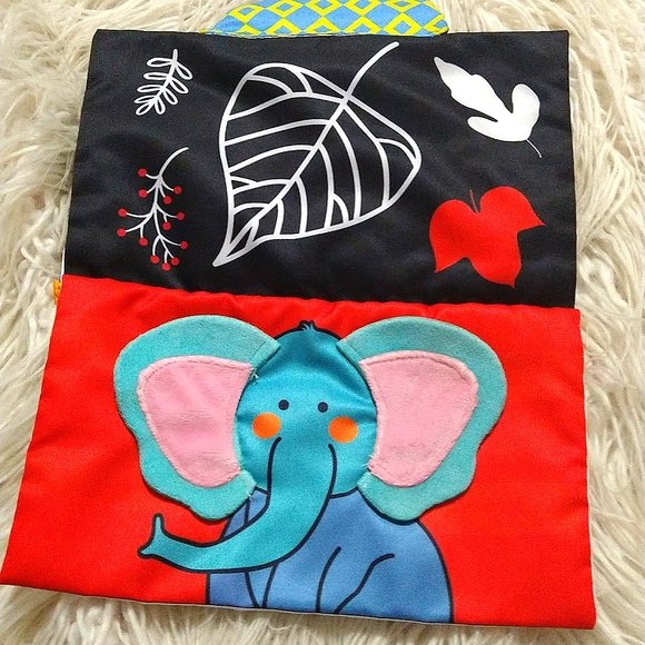 Crinkle Baby Lion Sensory Crinkle Book & Baby Lion Stuffy - Picture 4 of 6